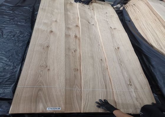 Natural Sliced Knotty American White Oak Veneer Sheets For Decoration