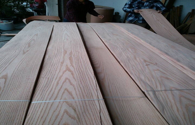 Red Oakwood Veneers Sheets For Flooring Crown Cut Wooden Veneer