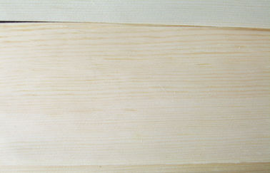 0.45 mm Yellow Pine Quarter Cut Veneer With Fine Straight Grain