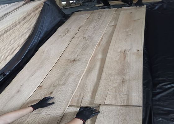 Natural Sliced Knotty American White Oak Veneer Sheets For Decoration