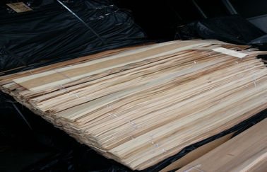 Natural 0.50mm Thickness Sliced Veneer , Maple Wood Veneer For Door