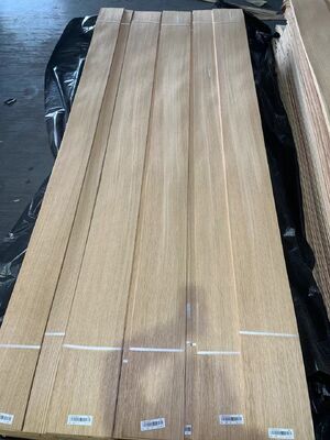 Good Flexibility Oak Veneer Sheets with Smooth Texture and 0.2-0.6mm Thickness for Furniture and Wall Paneling