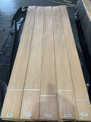 Good Flexibility Oak Veneer Sheets with Smooth Texture and 0.2-0.6mm Thickness for Furniture and Wall Paneling