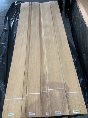 Good Flexibility Oak Veneer Sheets with Smooth Texture and 0.2-0.6mm Thickness for Furniture and Wall Paneling
