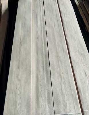 Flexible Oak Veneer Sheets with 0.2-0.6mm Thickness and Crown Cut Grain for Furniture and Wall Paneling