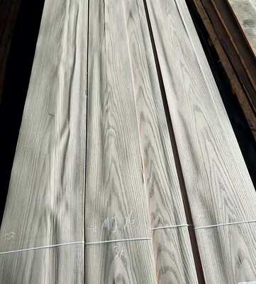 Flexible Oak Veneer Sheets with 0.2-0.6mm Thickness and Crown Cut Grain for Furniture and Wall Paneling