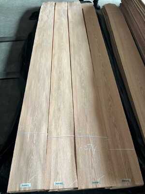 Flexible Oak Veneer Sheets with 0.2-0.6mm Thickness and Crown Cut Grain for Furniture and Wall Paneling