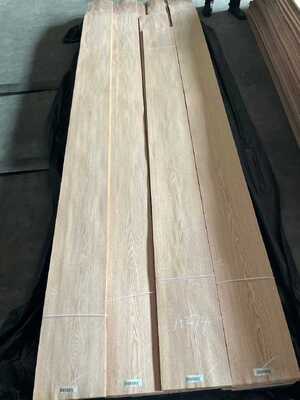 Flexible Oak Veneer Sheets with 0.2-0.6mm Thickness and Crown Cut Grain for Furniture and Wall Paneling