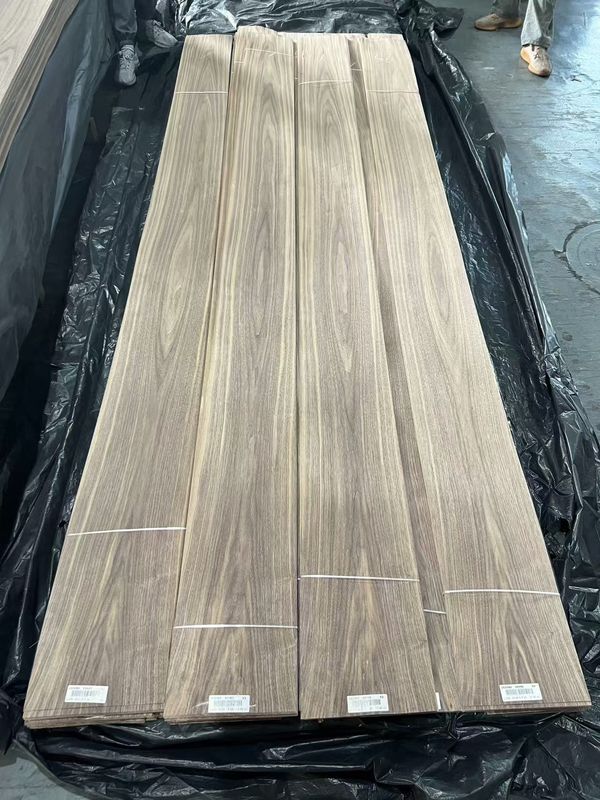 High Quality American Walnut Crown Cut / Plain Cut Veneer For Hotel Decoration