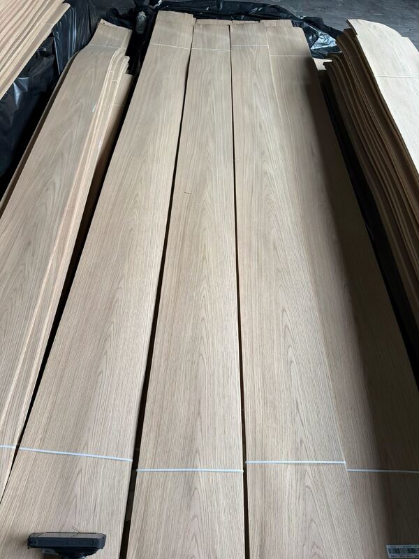 Oak Veneer Sheets with Crown Grain Pattern in 0.2-0.6mm Thickness and Up To 1220mm Width for Furniture and Decoration