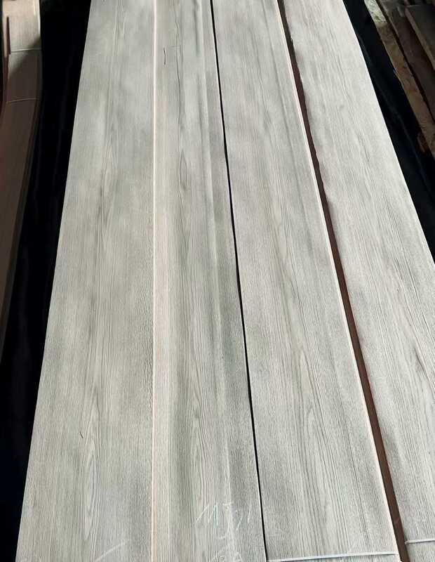 Flexible Oak Veneer Sheets with 0.2-0.6mm Thickness and Crown Cut Grain for Furniture and Wall Paneling