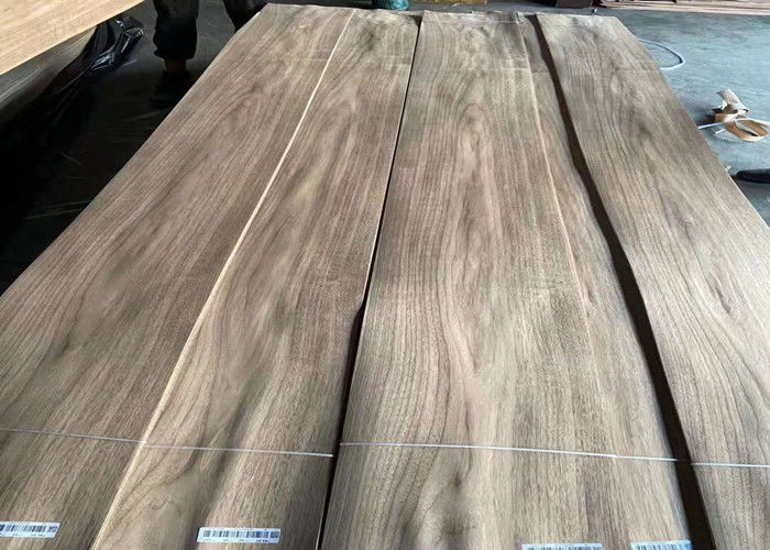 Natural 10-16% MC Crown Cut Walnut Plywood Sheets Applied To Furniture Door